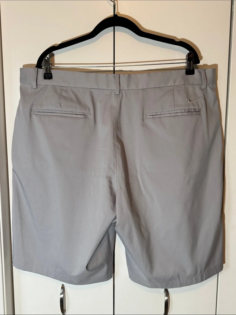 Nike Men's Light Gray Flat-Front Golf Shorts